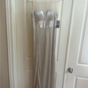 Elegant NWT Adrianna Pappel champagne column gown size 6
